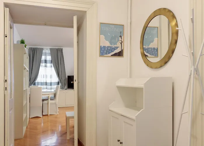 Apartment Dimora Rimbaud, Trieste Tra Sogno E Realta *