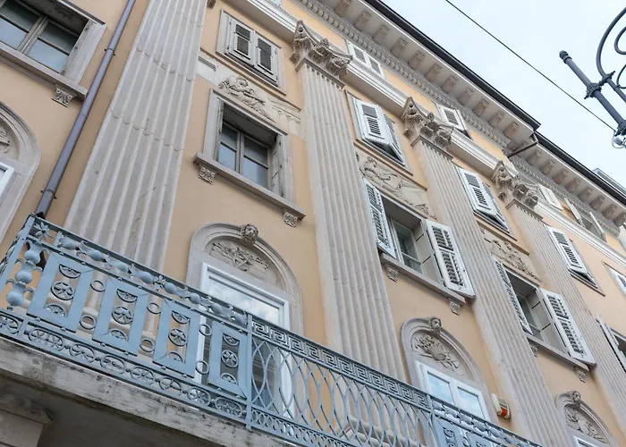 Apartment Dimora Rimbaud, Trieste Tra Sogno E Realta *